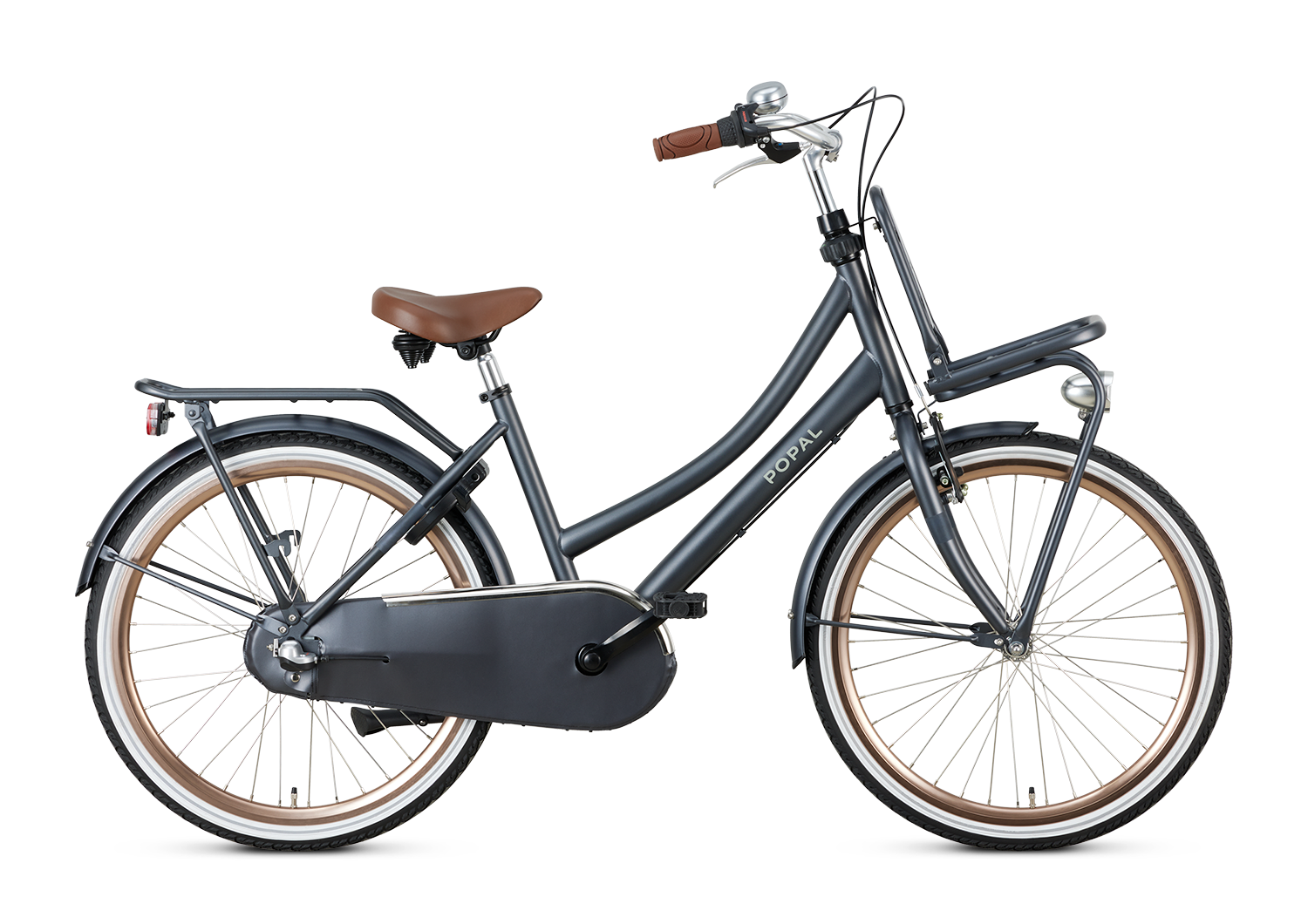 Een zwarte fiets van Popal met een bruin zadel op een witte achtergrond.