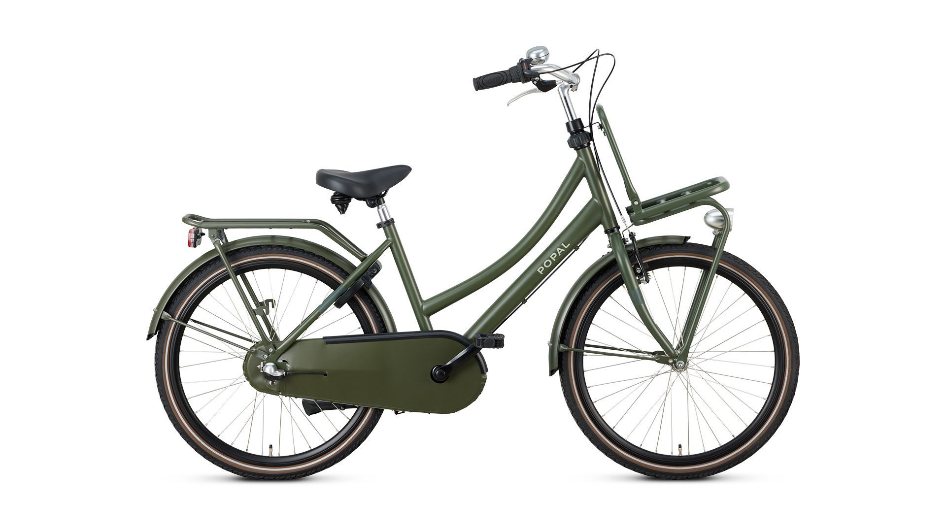 Een groene fiets van Popal met een mandje achterop staat op een witte achtergrond.