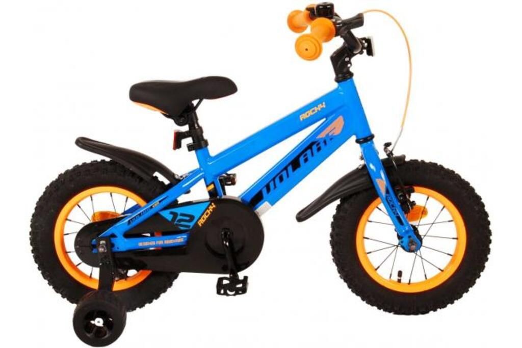 Een zwarte en rode fiets van Alpine zit op een witte achtergrond.