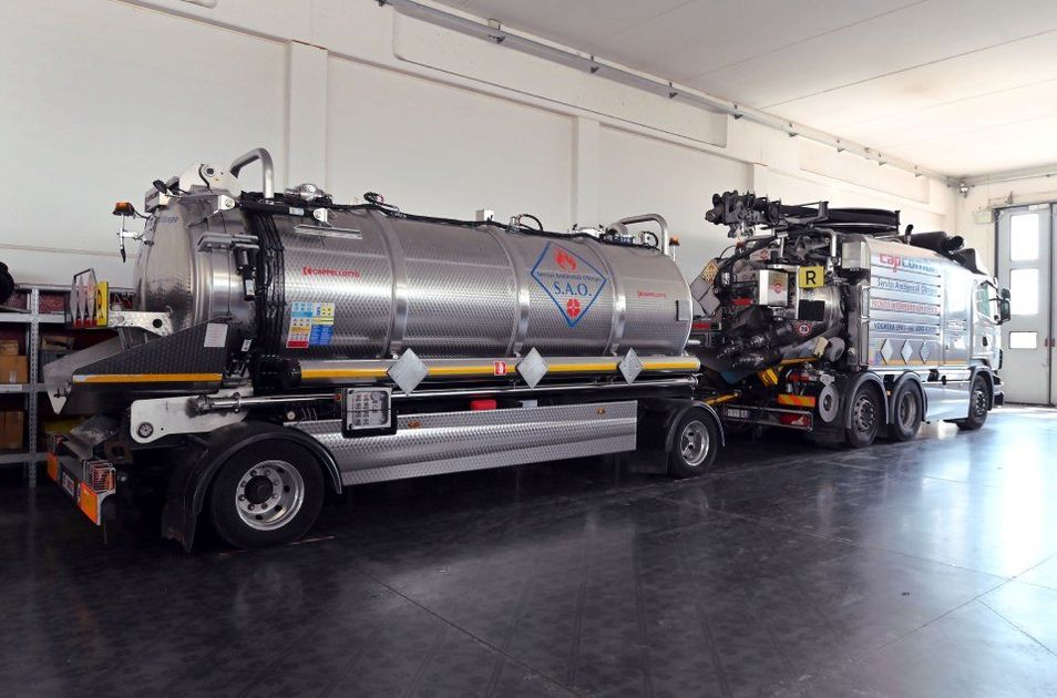 Camion per il servizio di Autospurgo a Voghera