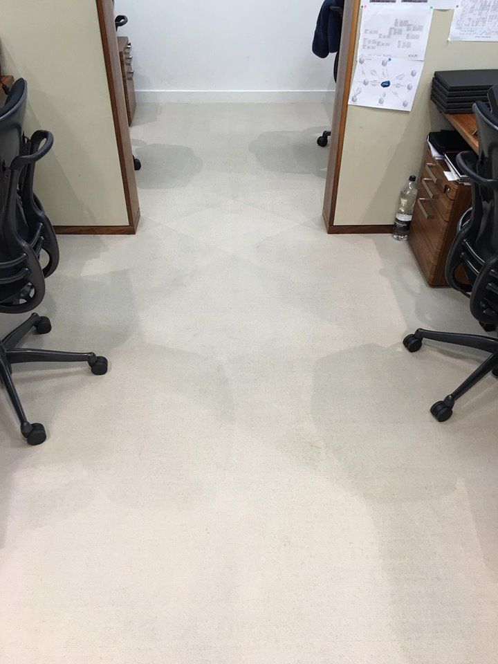 Commercial carpet cleaning in an office