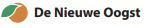 Een uitstalling van fruit en groenten, waaronder sinaasappelen en appels