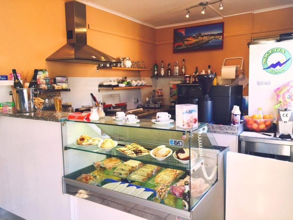 vetrina bar