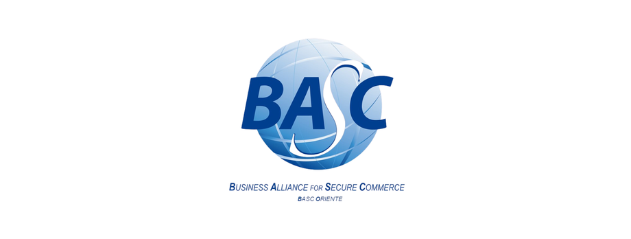 El logotipo de BASC, que presenta las siglas en texto azul sobre un globo 