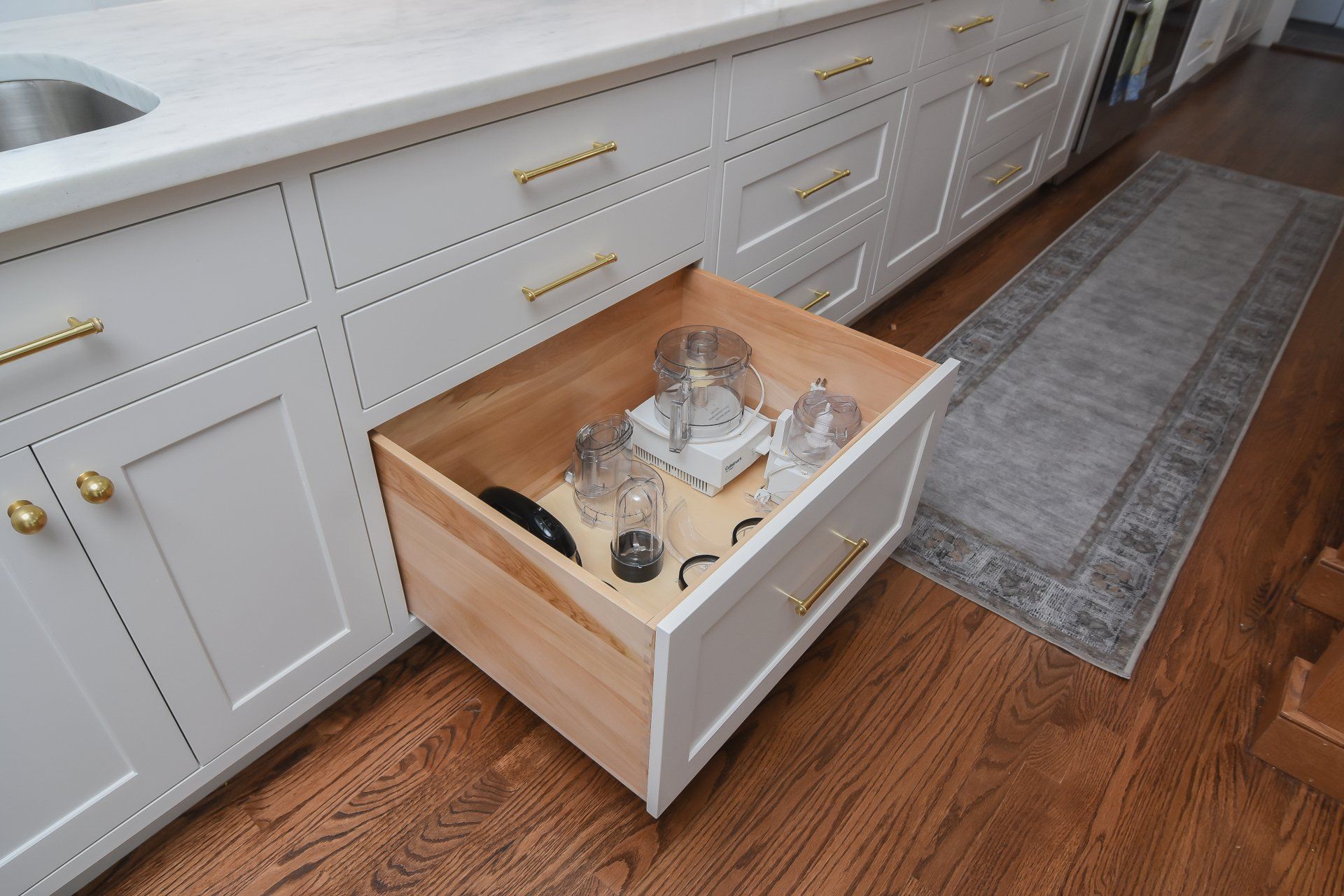 Deep Drawers
Kitchen Storage
Custom Kitchens
High-Quality Kitchen Cabinets
Custom Kitchens
Handcrafted Kitchen
TaylorMade