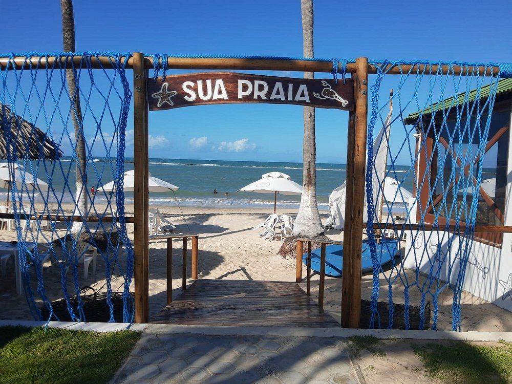 Tem uma placa que diz
