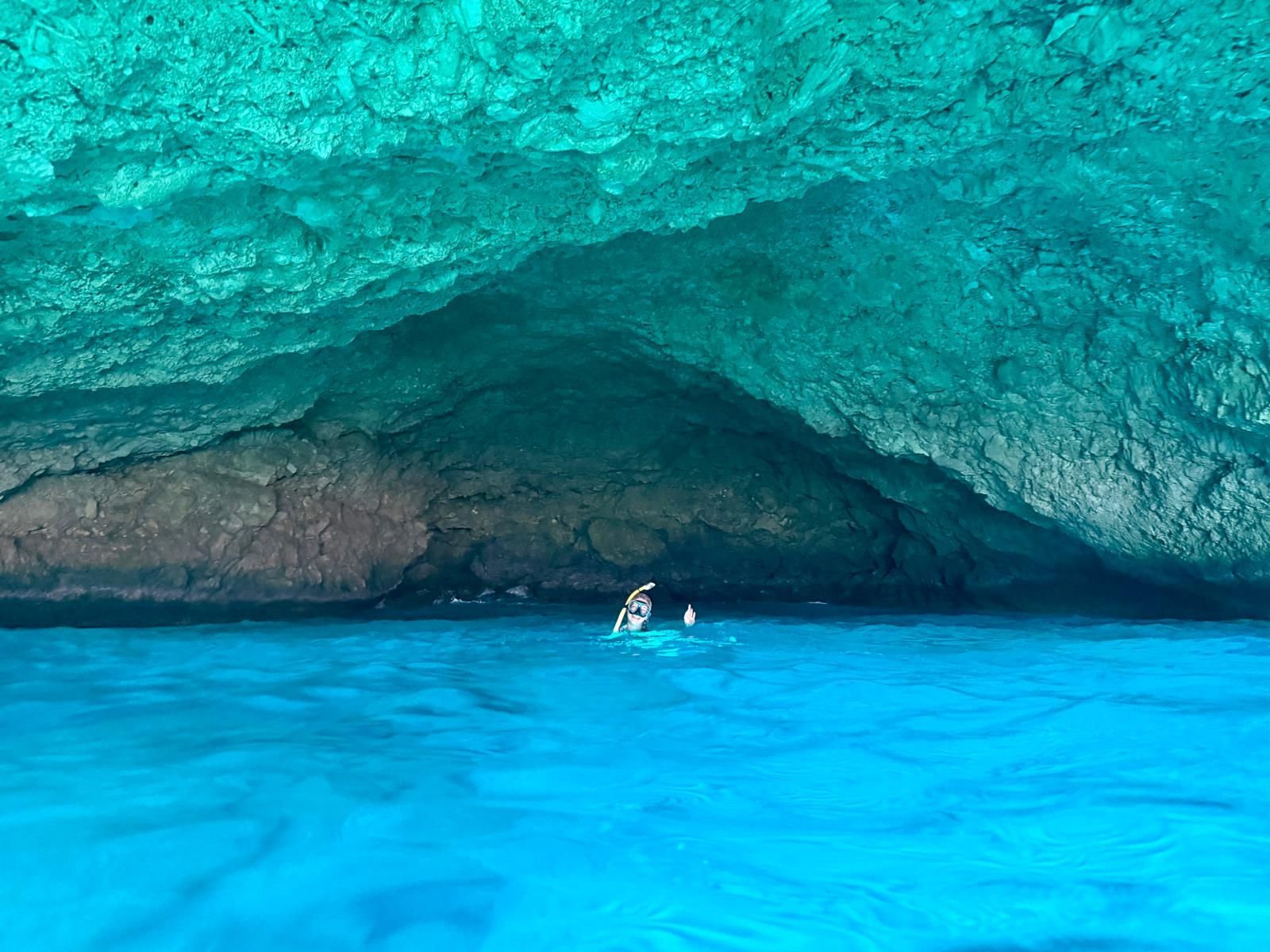 Blue Room Cave Curaçao boat tour
