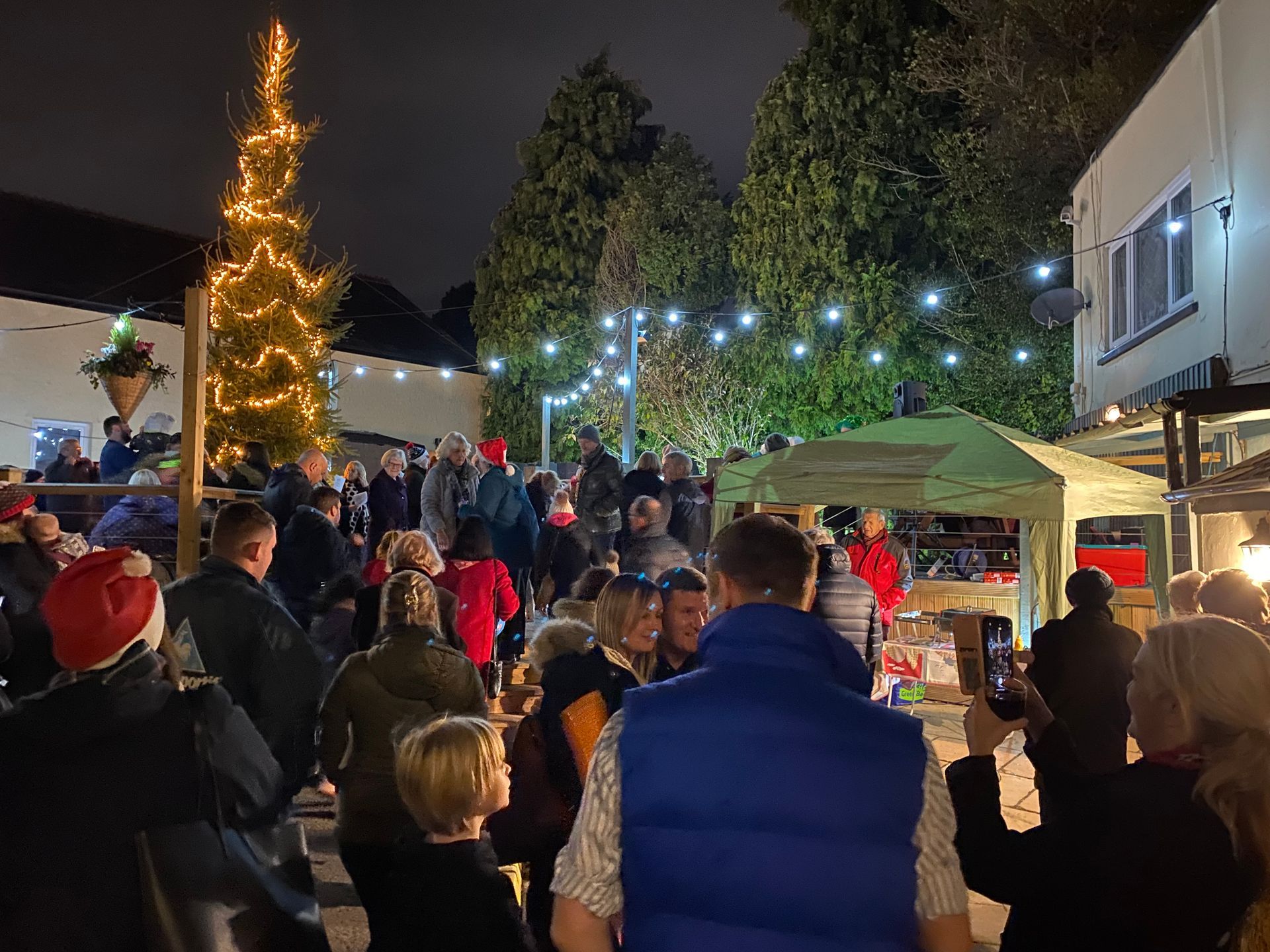 carol service. outdoor heating. winter wine bar outdoor. cosy gastropub