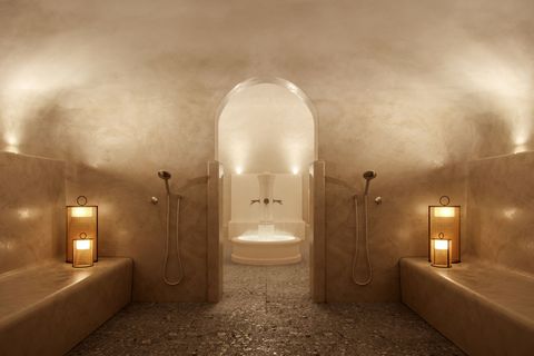 Un hammam avec fontaine intérieure, creation unique pour Le Couvent des Minimes & Spa L'Occitane