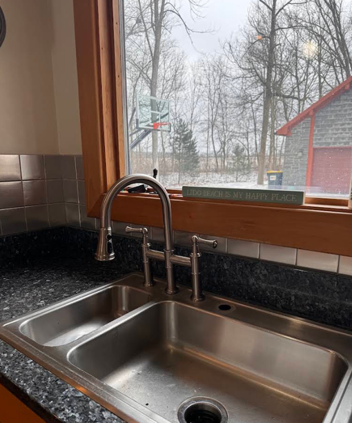 Pressure washing ad: worker cleans house exterior, removing dirt buildup and outdoor stains, with before-and-after view