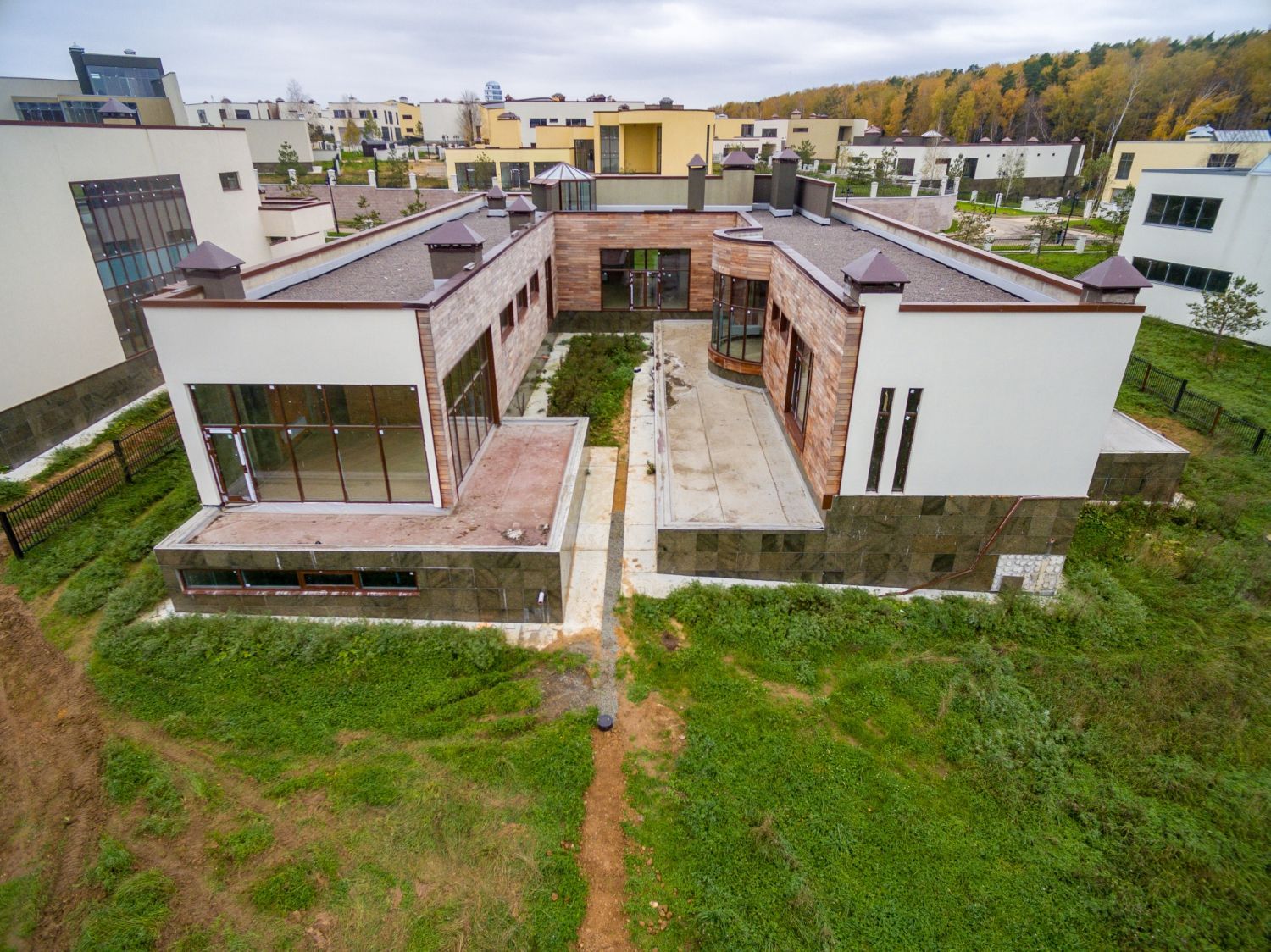 An aerial view of a row of houses in a residential area.