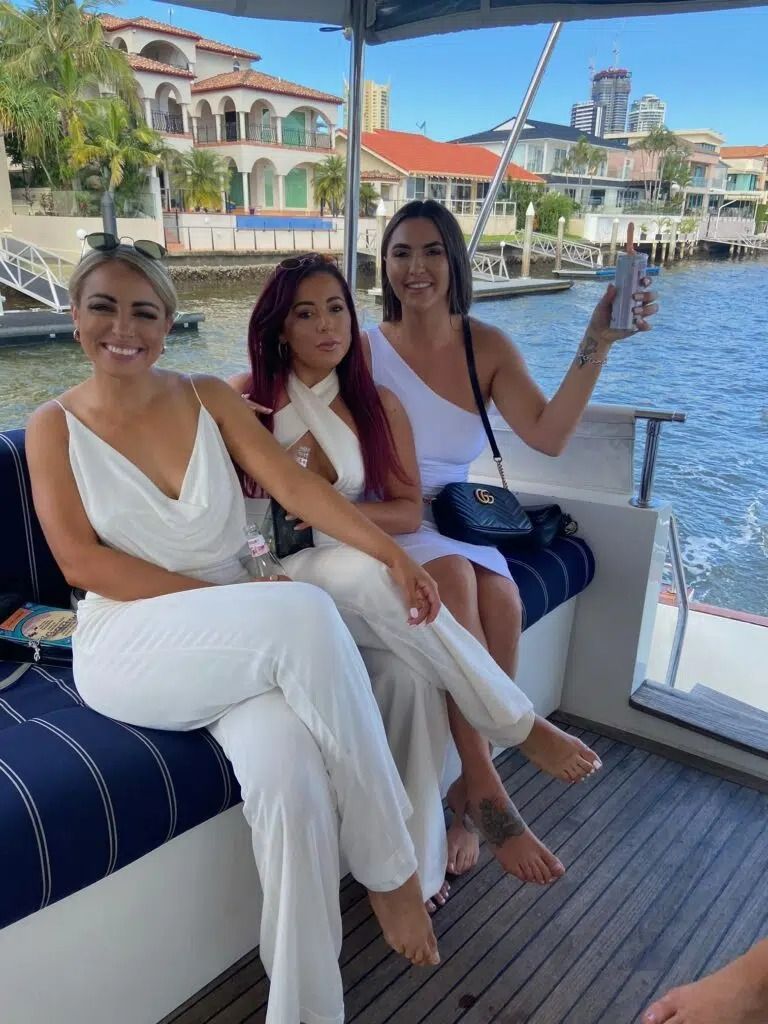 What To Wear For A Yacht Party?