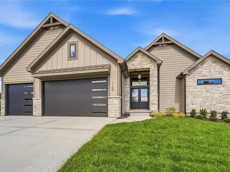 1100 Deer Run Dr — Walker Custom Homes