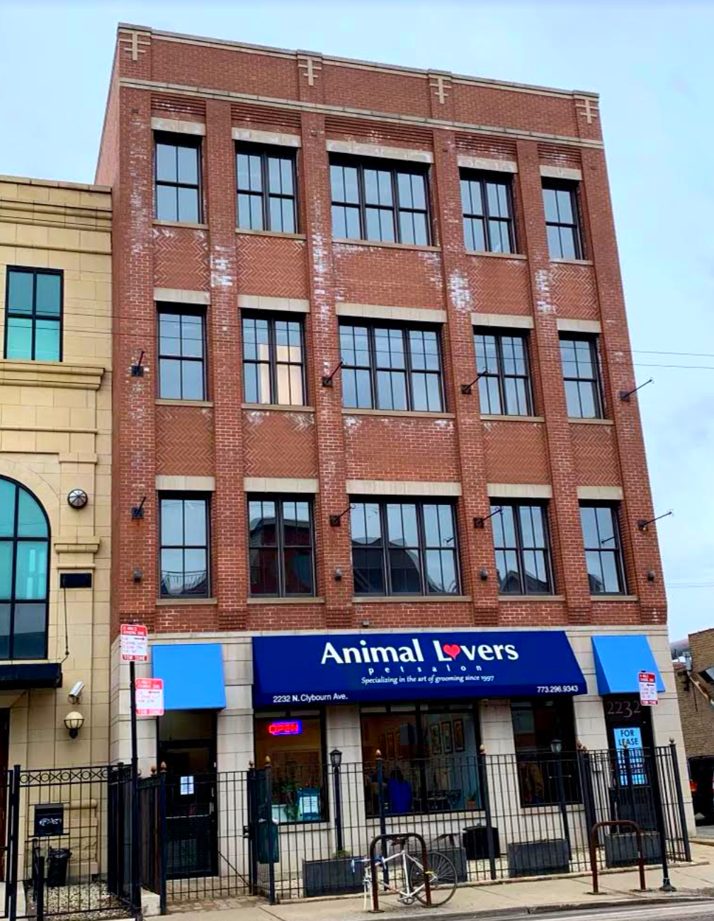 Balcony parapet with missing mortar, no flashing, no drip edge in Uptown, Chicago
