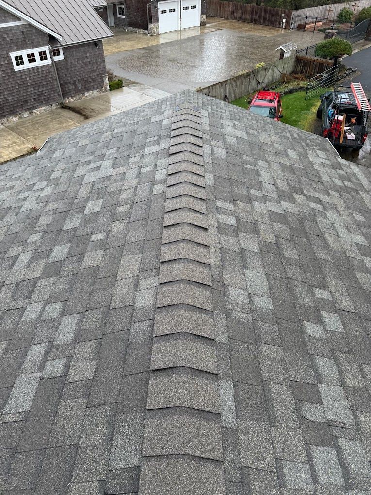 The roof of a house with a row of shingles on it.
