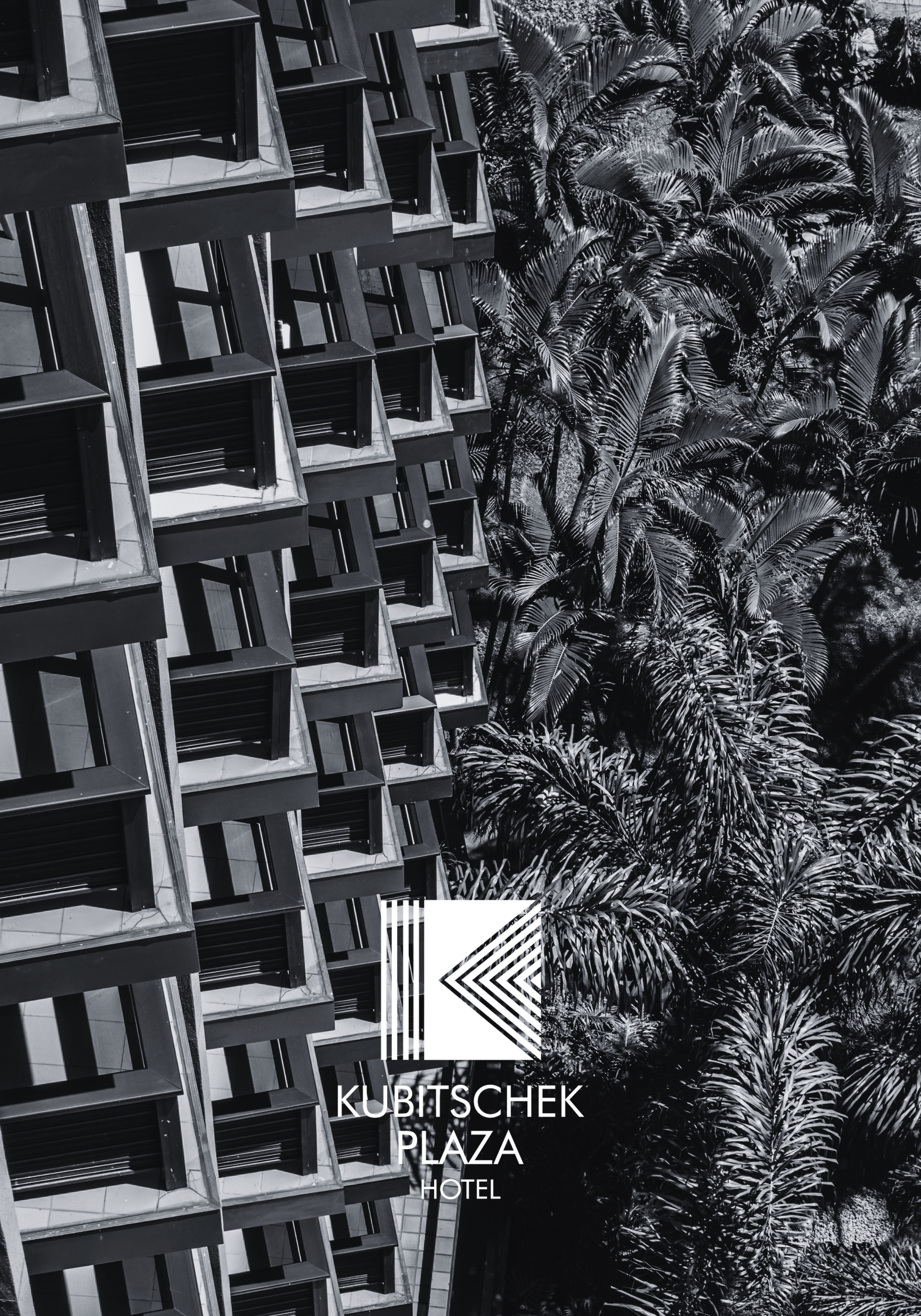 Foto em preto e branco do edifício Kubitschek Plaza, com varandas na parte externa e o logotipo em destaque.