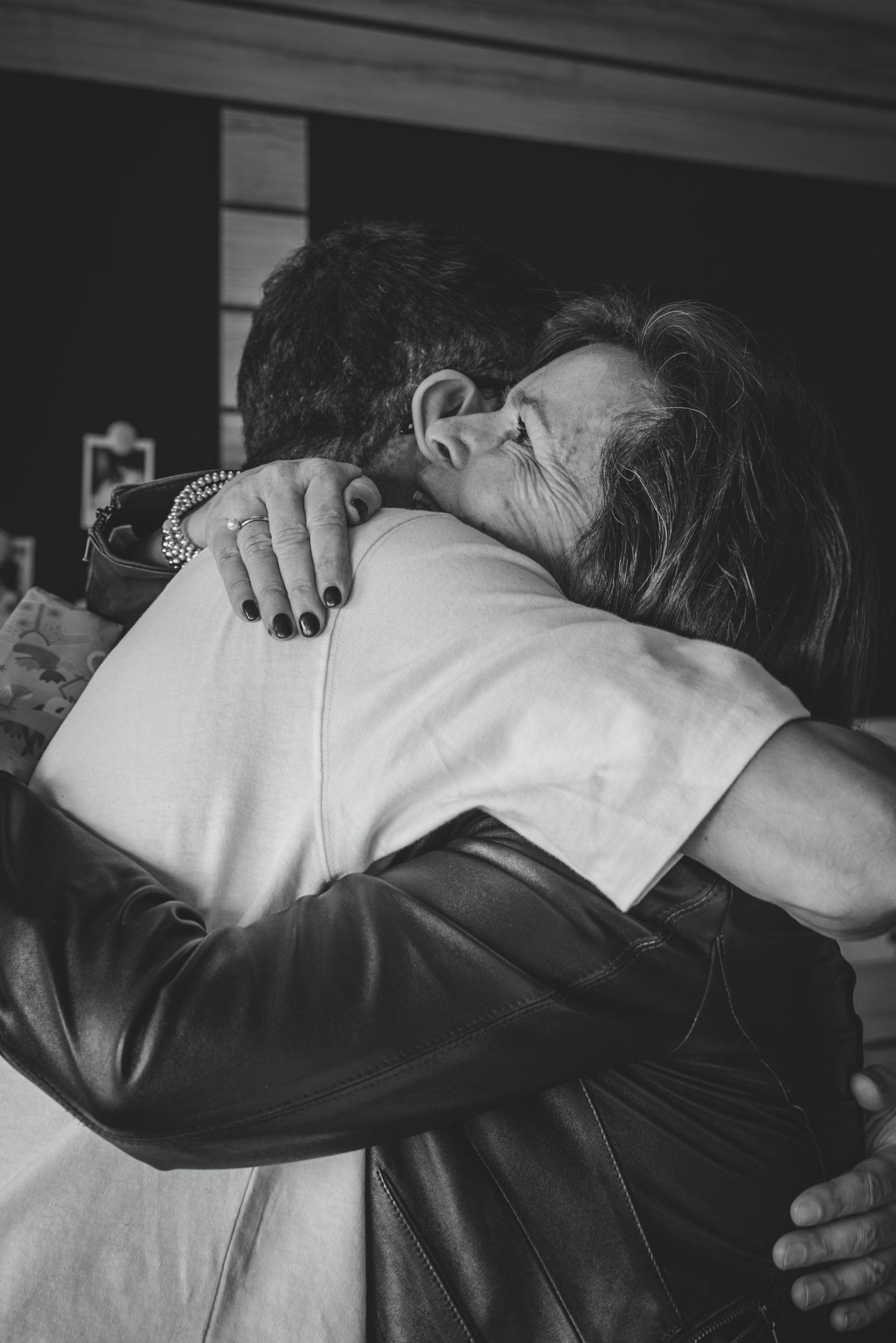 Intiem moment tijdens de geboorte van de tweeling van Marlou en Ferdos Raufi.