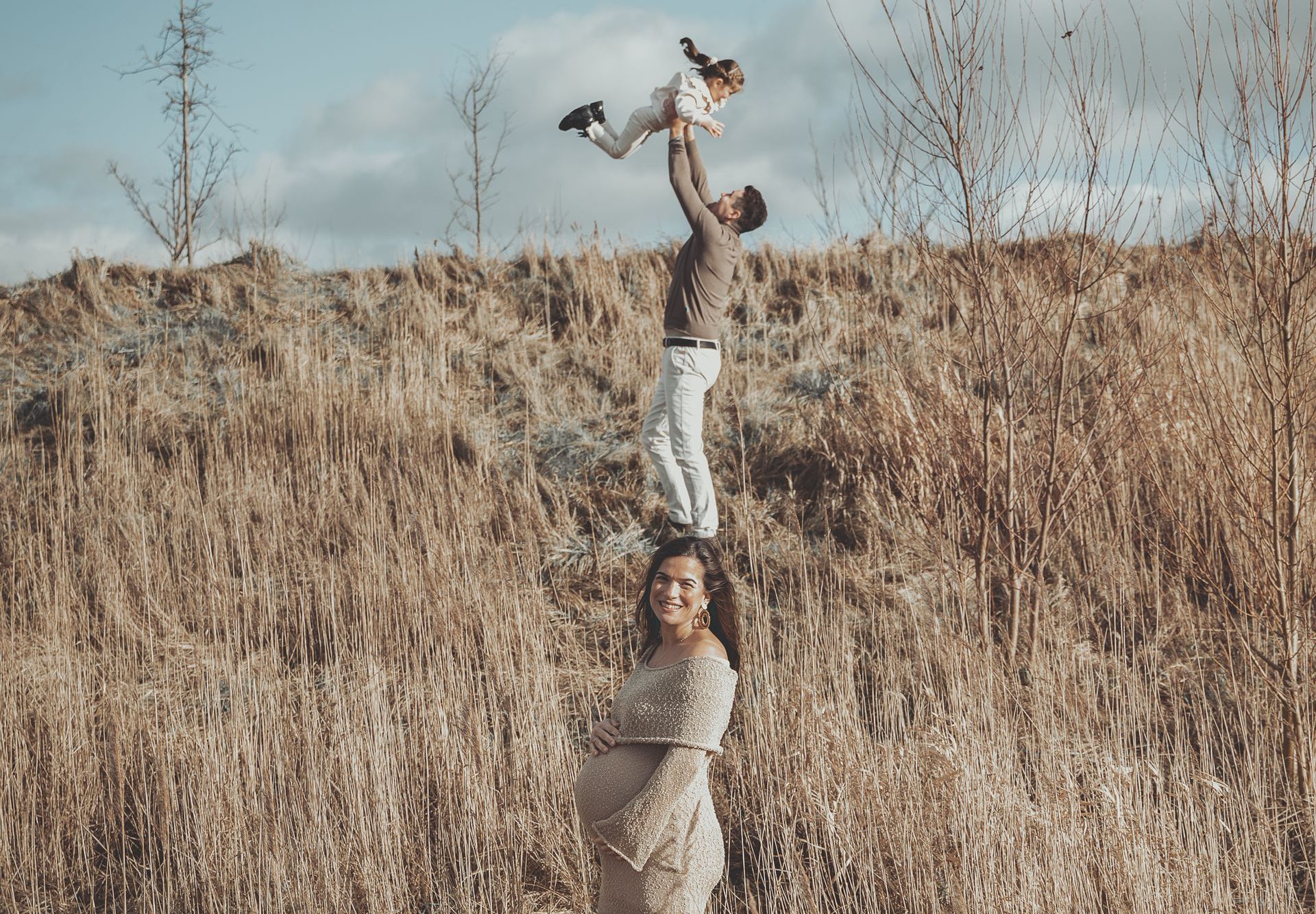 zwanger en spontane shoot met zusje