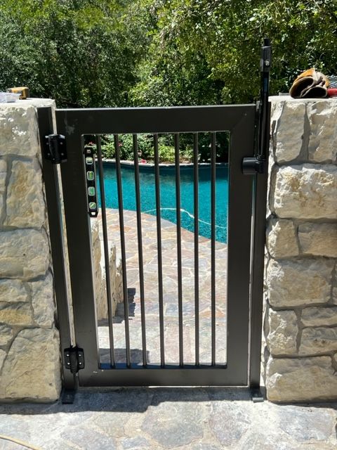 commercial fence company near me
