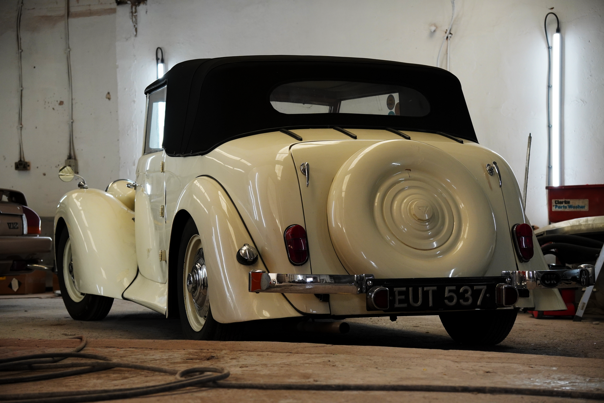 car old 1930 1920 1940 ww2 alvis