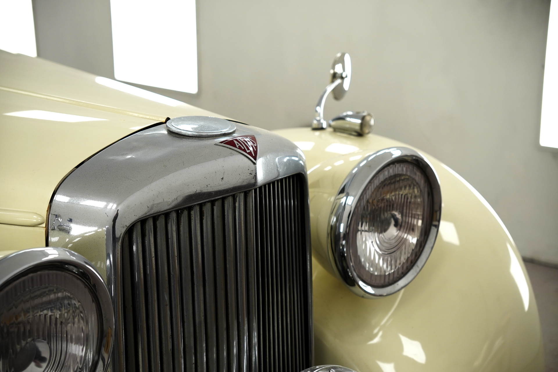 alvis old car ww2 wwii front grill headlight badge