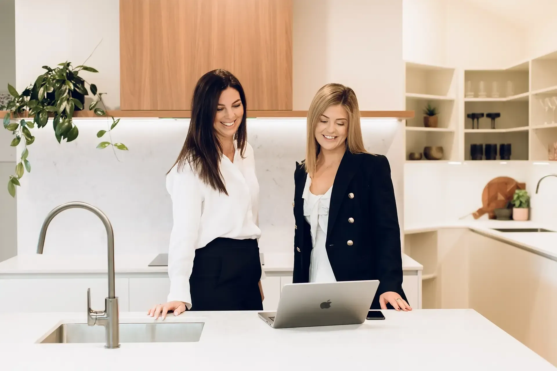 Bronwyn Barnes and Ashlee Wiblin from The Home Loan Collective Team, Blenheim, Marlborough, Christchurch NZ