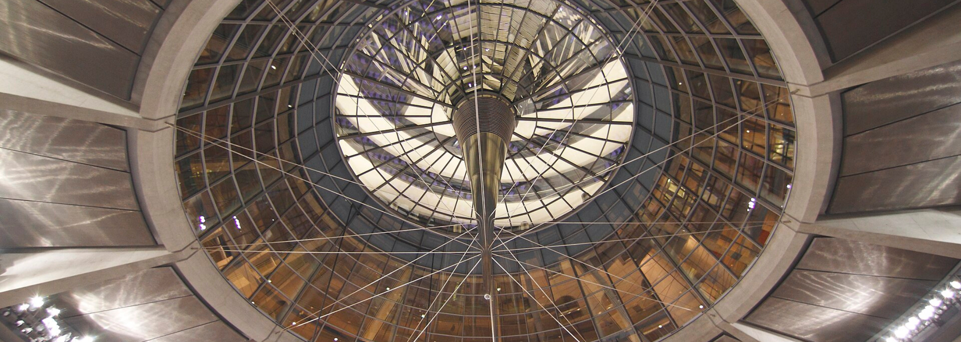 Picture of the Reichstag building. 