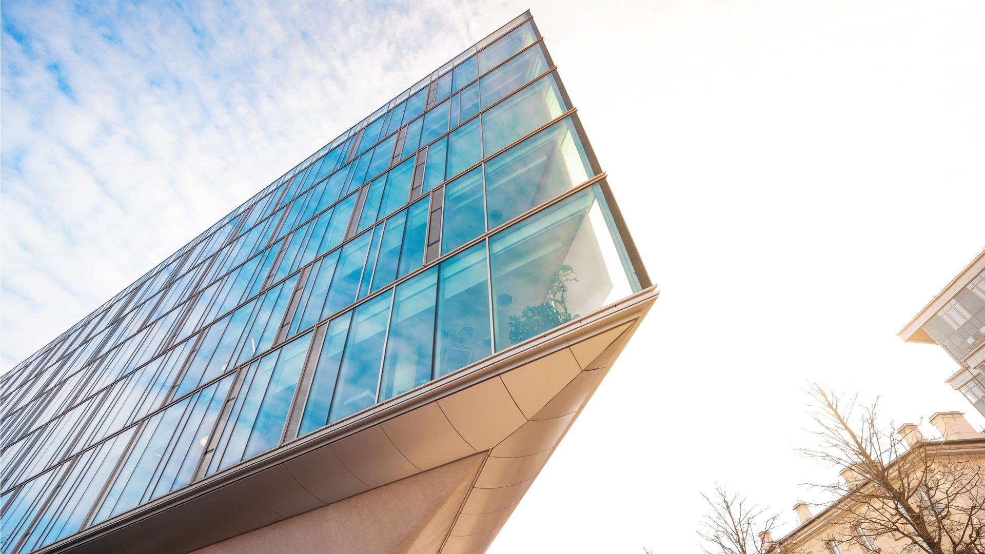 Sendzimir galvanising protects steel glazing systems against corrosion. Explore the science