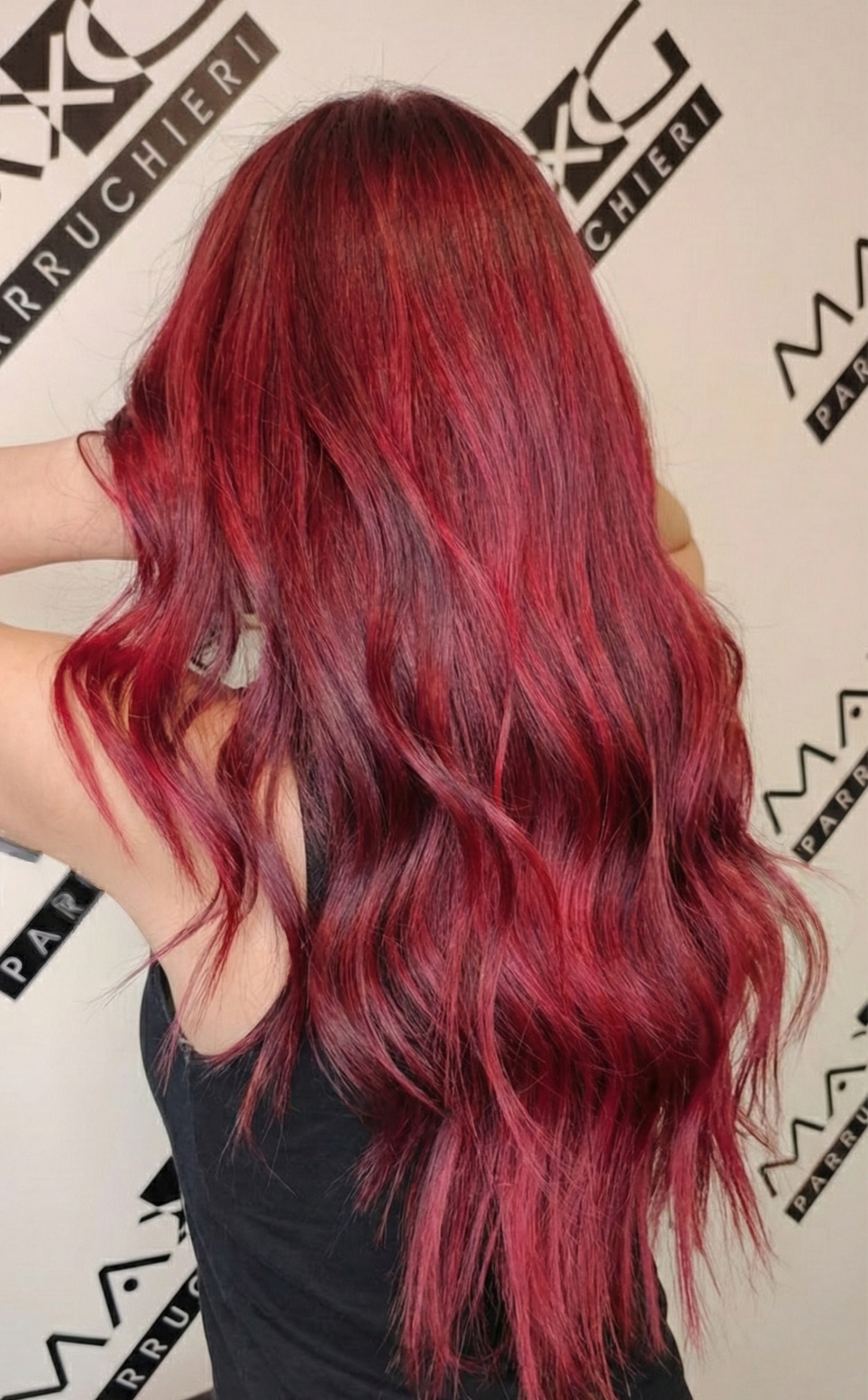 donna ha fatto il colore capelli ed acconciatura da MaxG Parrucchieri a Pordenone centro
