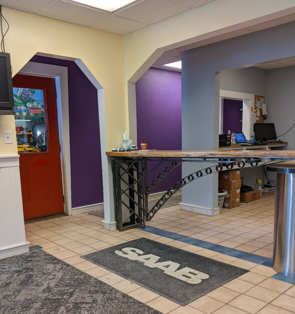 Front Desk and Waiting Area of Auto Repair Shop | K & N Automotive