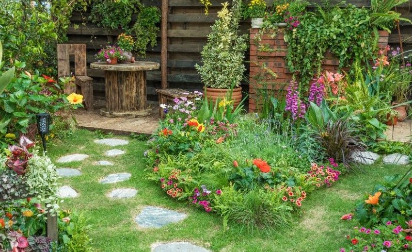 A garden filled with lots of flowers and plants.