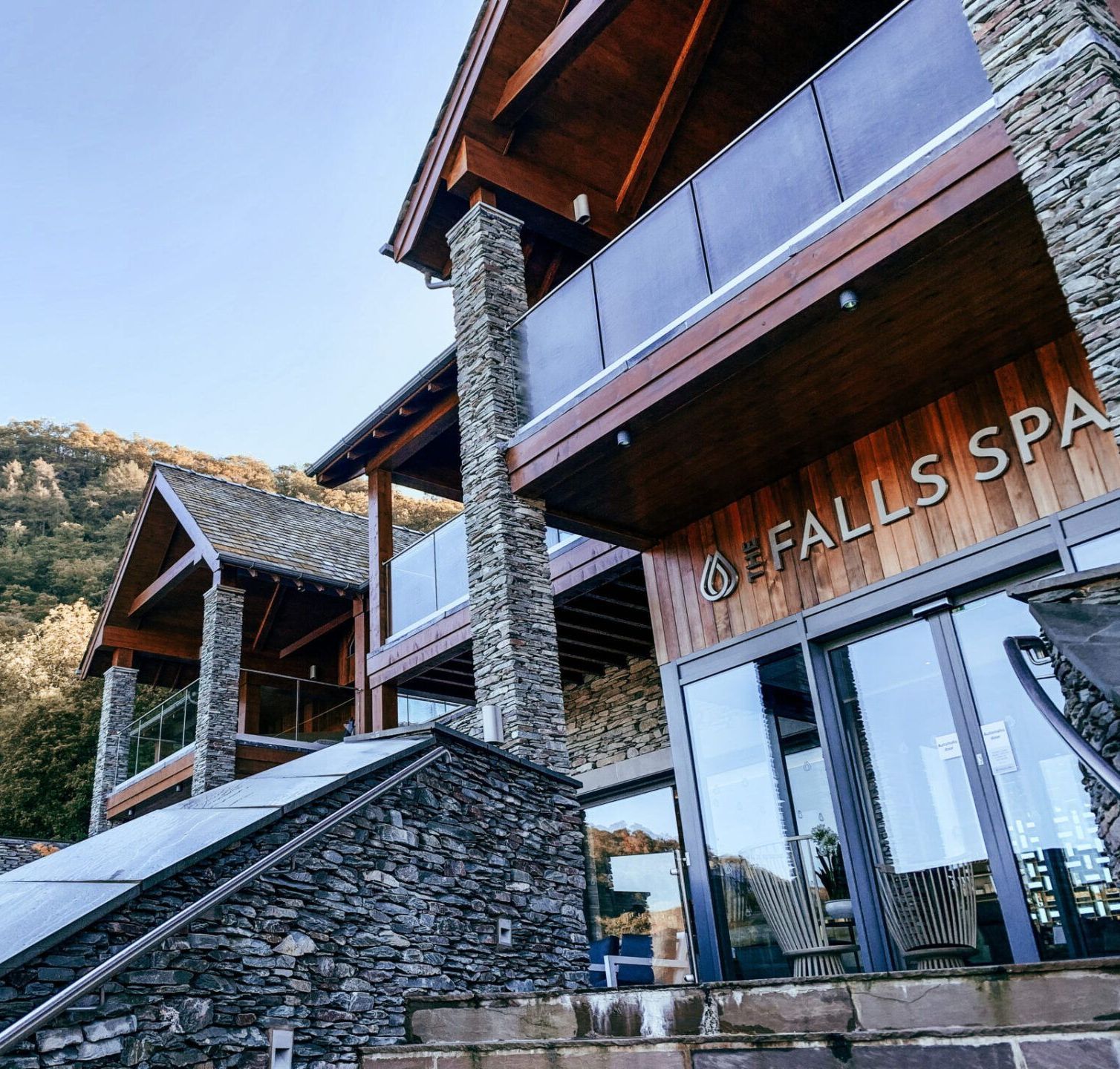 A large building with a sign that says falls spa