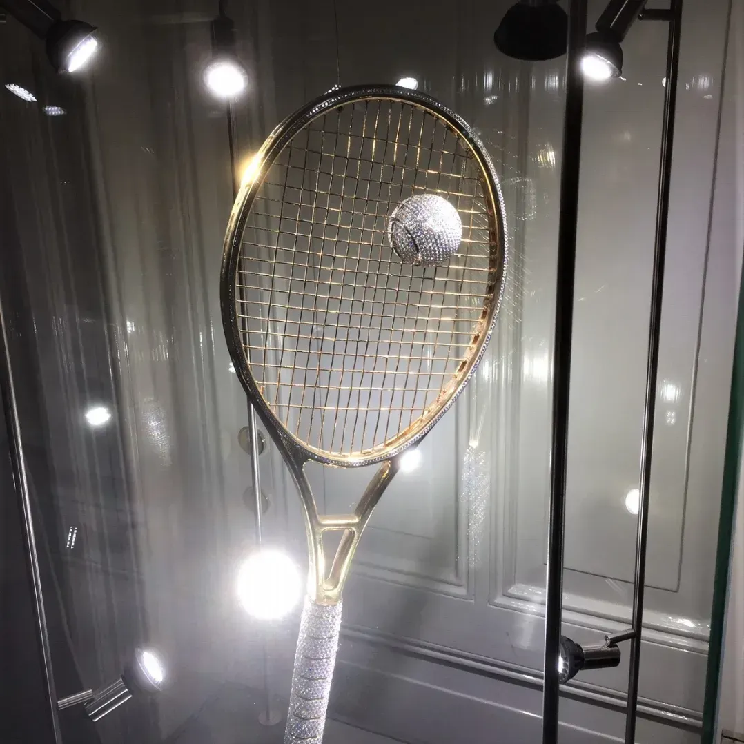 Racket met diamanten