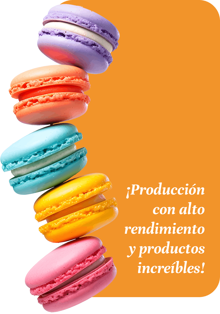 Los macarons de colores se apilan uno encima del otro sobre un fondo naranja.