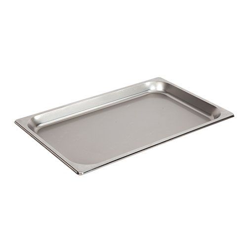 Una bandeja de acero inoxidable con asa sobre un fondo blanco.