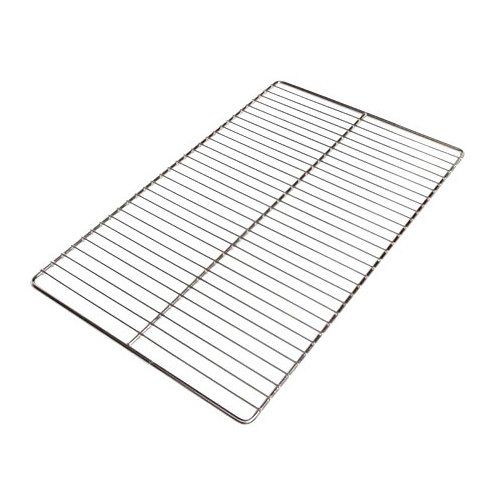 Una rejilla para enfriar de acero inoxidable sobre un fondo blanco.
