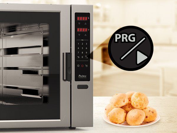 Un plato de comida al lado de un horno que dice prg