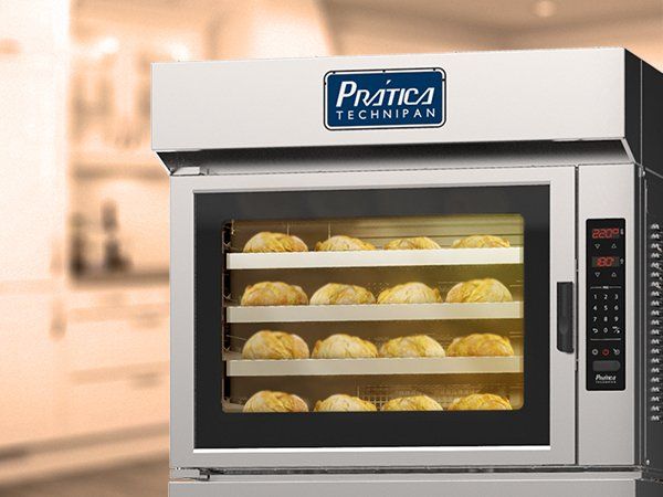 Un horno de acero inoxidable con pan dentro.