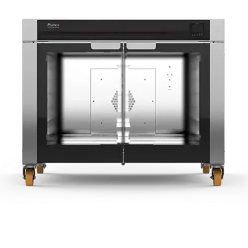 Un horno de acero inoxidable con ruedas sobre un fondo blanco.