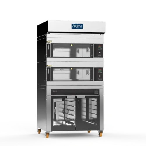 Un horno de acero inoxidable con tres bandejas y ruedas sobre fondo blanco.