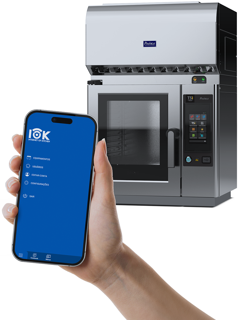 Una persona sostiene un teléfono celular frente a un horno microondas.