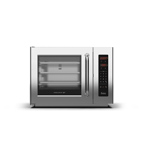 Un horno microondas de acero inoxidable con puerta de cristal sobre un fondo blanco.