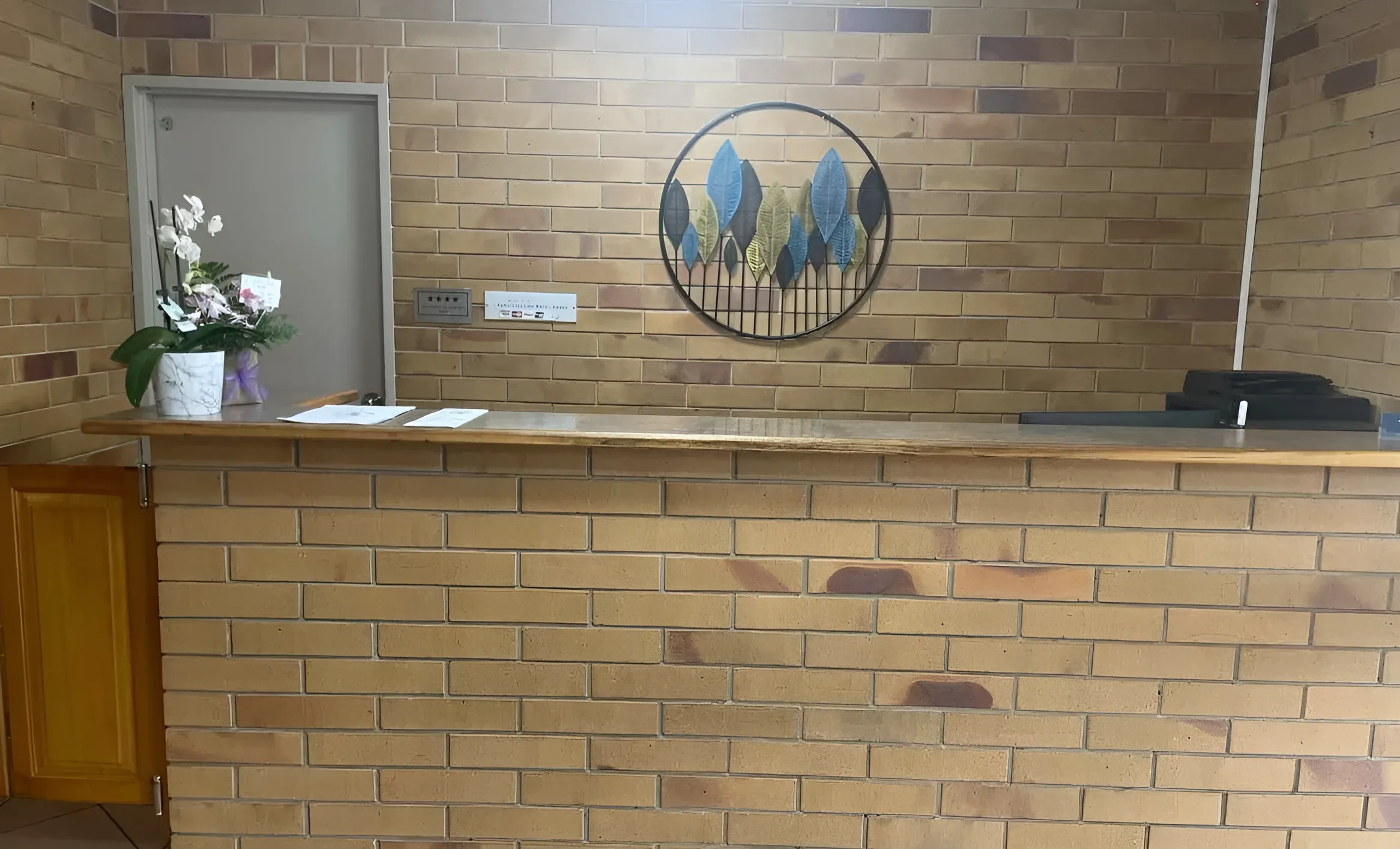 A Hallway Leading to a Bedroom and a Kitchen in a Hotel Room — Country Comfort Gin Gin Wild Scotsman Motor Inn in Gin Gin, QLD