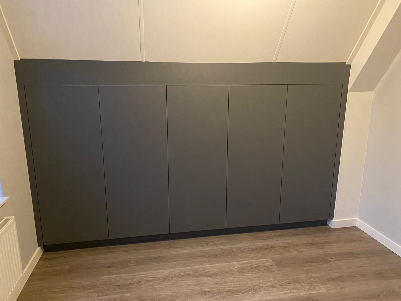 Kledingkast Borne