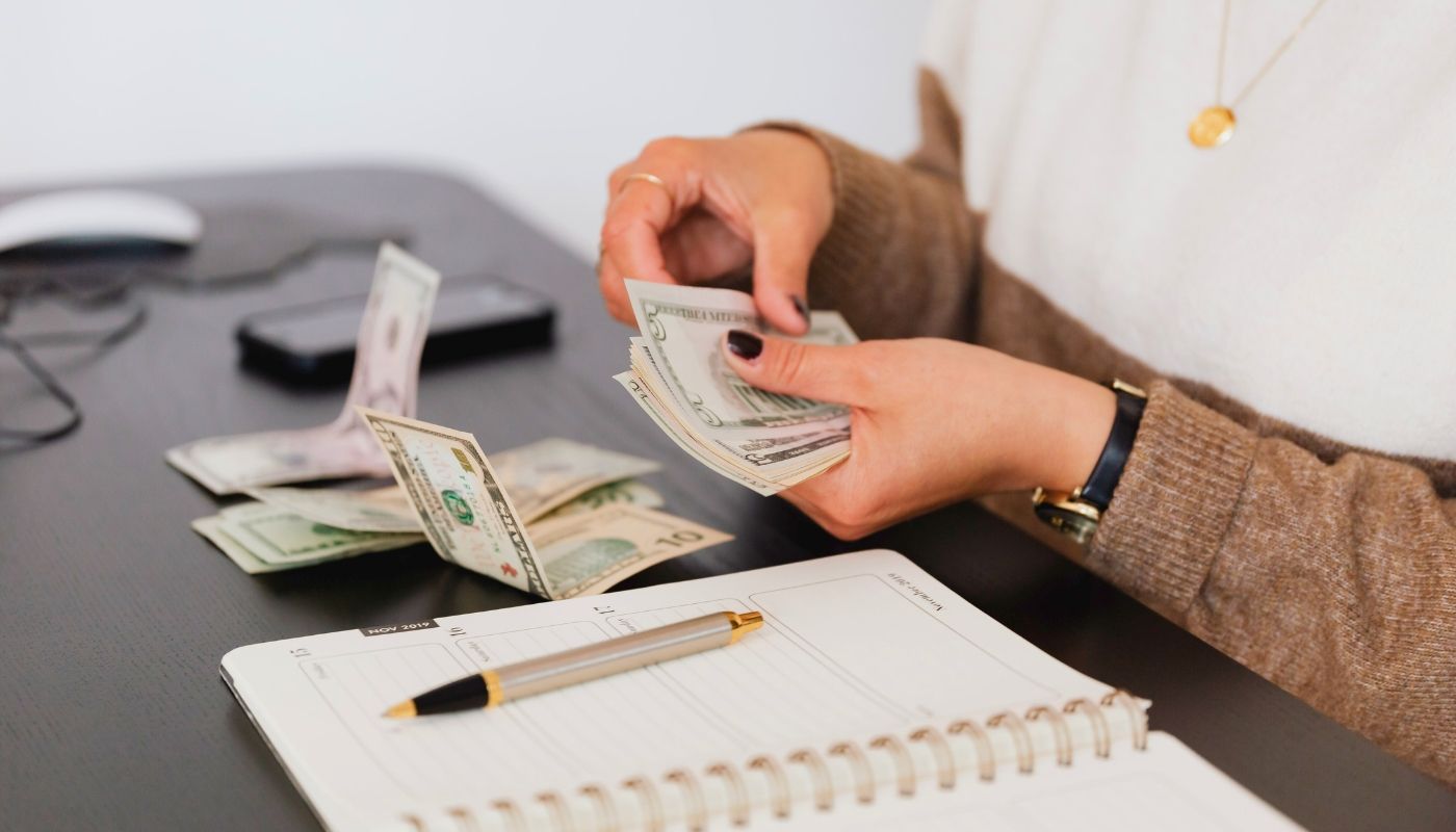 A laundromat franchisee counting cash from her customers.