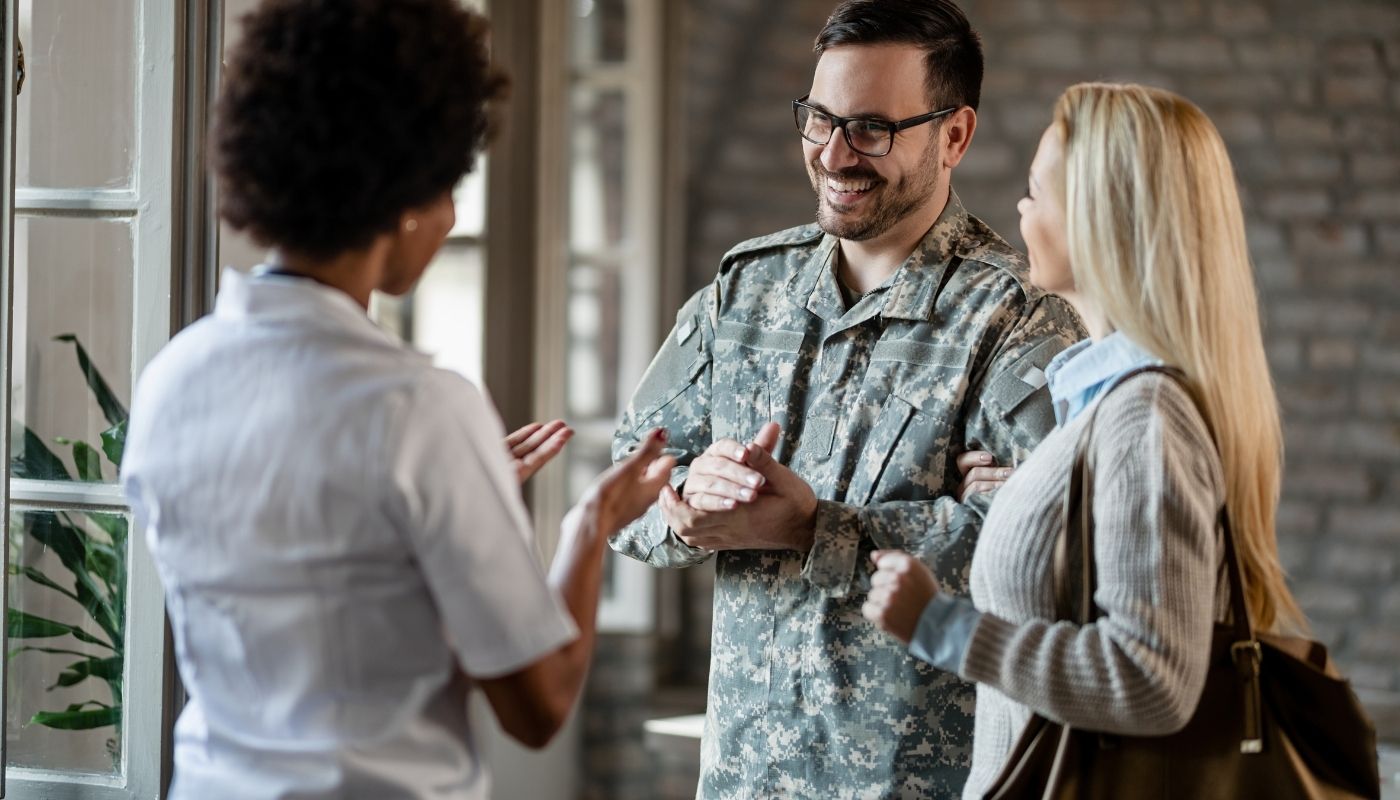 Army soldier and wife talking about franchise opportunities for military veterans