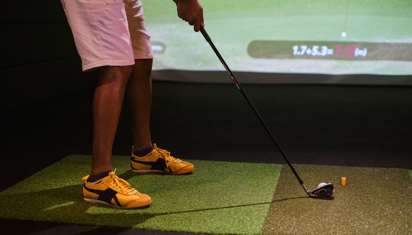 Interior setup of a simulated golf franchise.