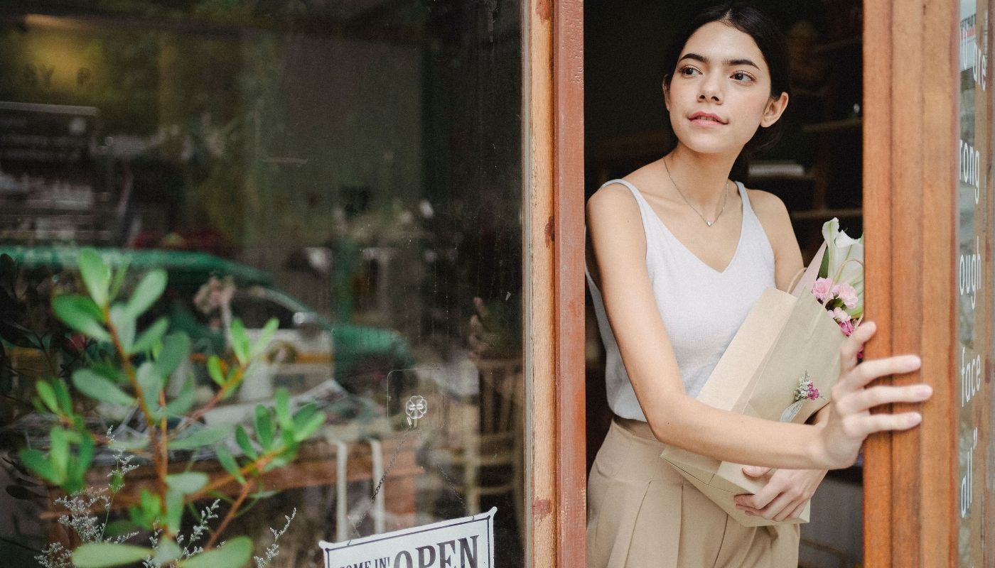 Gen Zer opening up her semi-absentee ownership flower shop