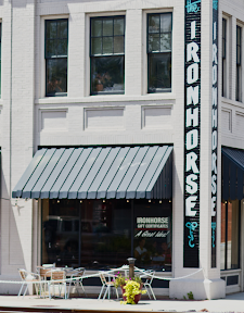 4 Benefits of Traditional Brick-and-Mortar Franchising 4 Benefits of Traditional Brick-and-Mortar Franchising