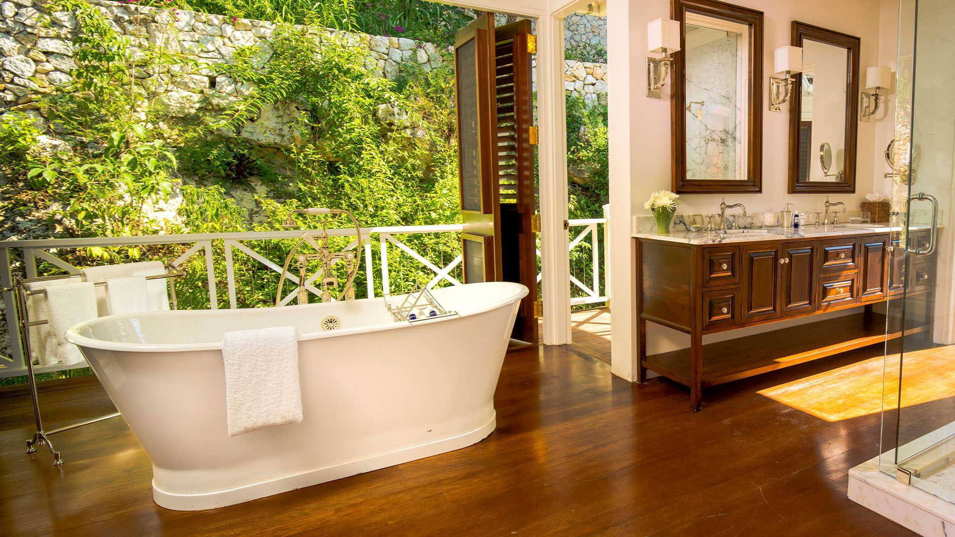 Round Hill Hotel & Villas Accommodation